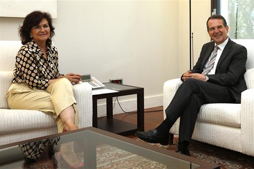 Carmen Calvo se reúne con el presidente de la FEMP