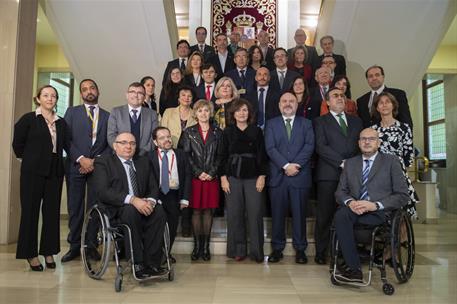 3/12/2018. Carmen Calvo recibe a los miembros del CERMI. Foto de familia de la vicepresidenta Carmen Calvo con los miembros del Comité Españ...