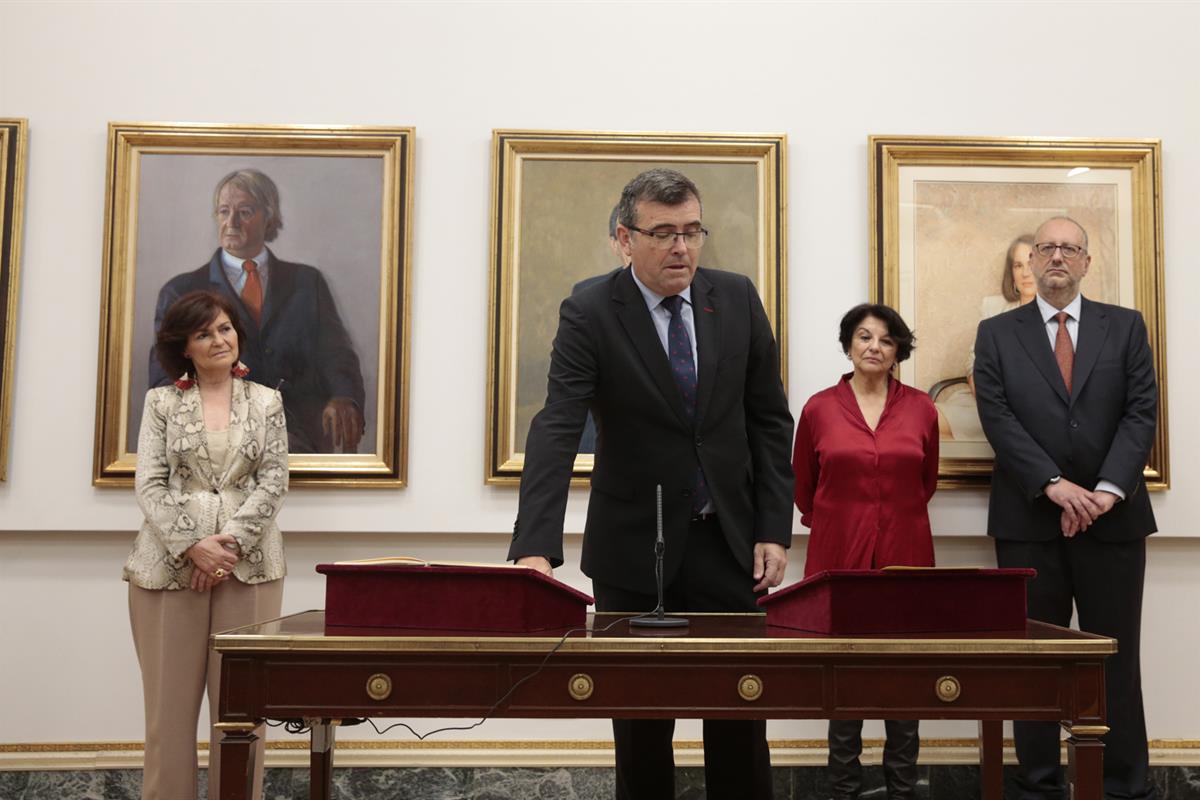 12/06/2018. La vicepresidenta asiste a la toma de posesión de los altos cargos de su Gabinete. José Antonio Montilla Martos promete el cargo...