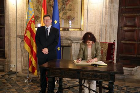 14/06/2018. Carmen Calvo se reúne con Ximo Puig. La vicepresidenta del Gobierno, Carmen Calvo, firma en el libro de honor de la Generalitat ...