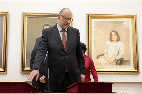 12/06/2018. La vicepresidenta asiste a la toma de posesión de los altos cargos de su Gabinete. Antonio Hidalgo López promete el cargo de sub...