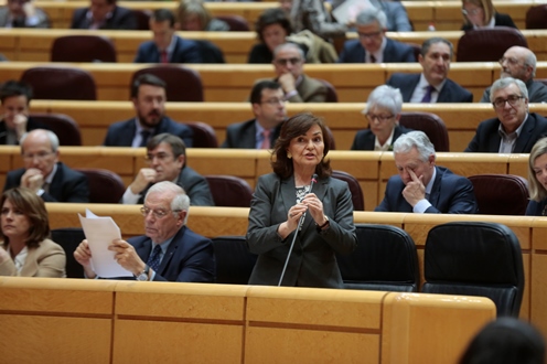 La vicepresidenta del Gobierno, Carmen Calvo, en la sesión de control del Senado