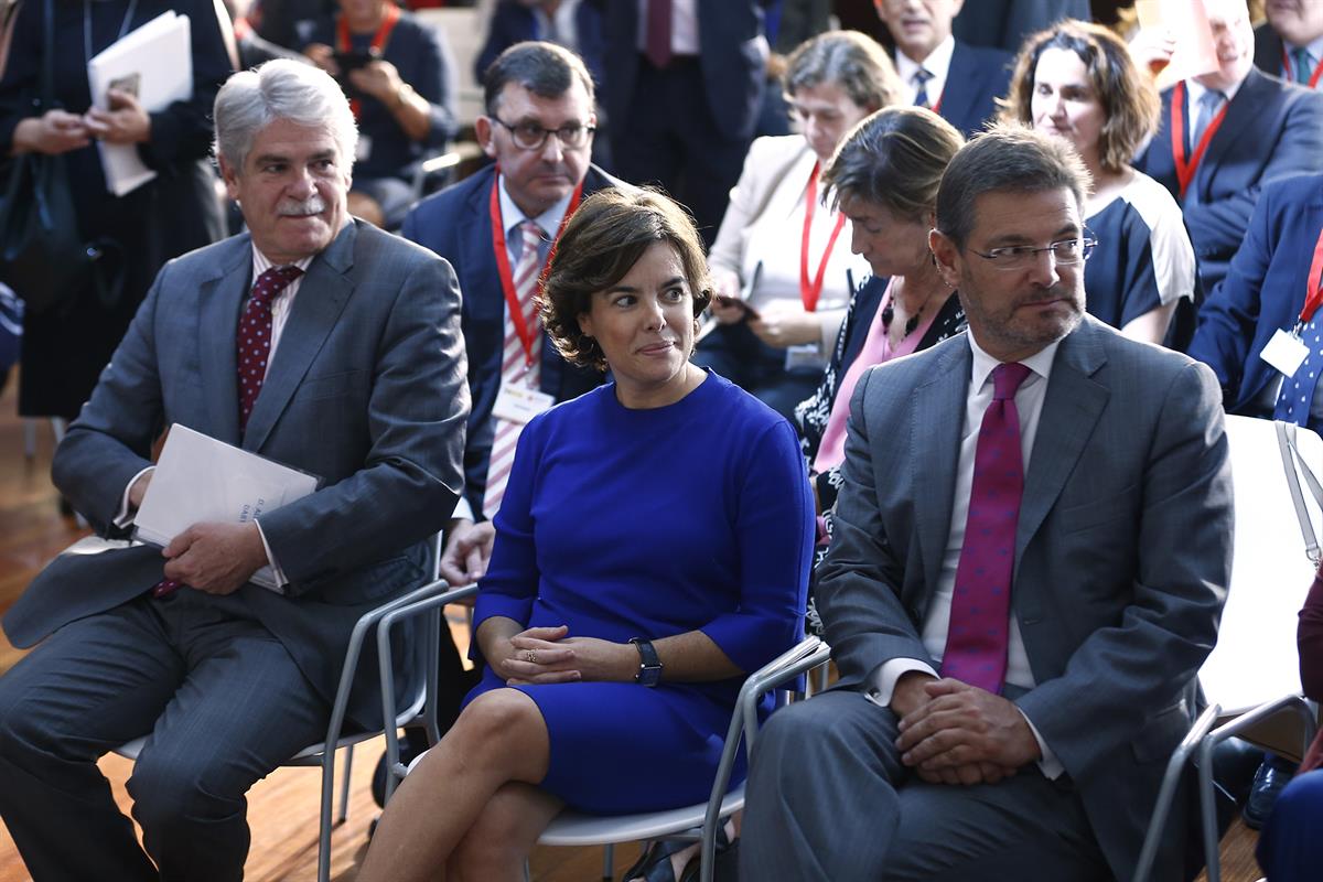 3/10/2017. Soraya Saénz de Santamaría clausura la Cumbre Española de la Confianza. La vicepresidenta y ministra de la Presidencia y para las...