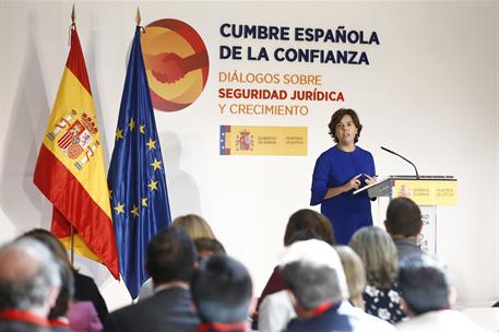 3/10/2017. Soraya Saénz de Santamaría clausura la Cumbre Española de la Confianza. Soraya Saénz de Santamaría durante su intervención en la ...