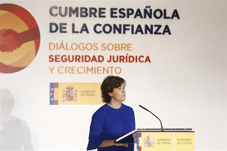 3/10/2017. Soraya Saénz de Santamaría clausura la Cumbre Española de la Confianza. Saénz de Santamaría interviene en la clausura la Cumbre E...