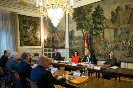 5/04/2017. La vicepresidenta se reúne con los presidentes de Ceuta y Melilla. La vicepresidenta, Soraya Sáenz de Santamaría, y el ministro d...