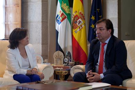 10/07/2017. Sáenz de Santamaría se reúne con el presidente de la Junta de Extremadura. La vicepresidenta del Gobierno y ministra de la Presi...