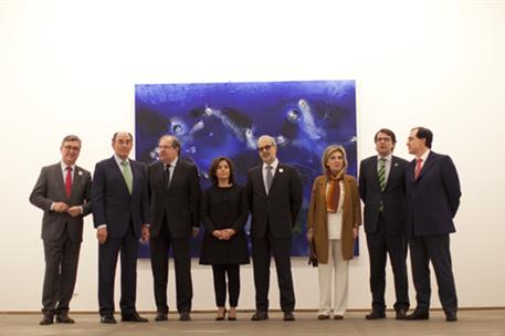 27/04/2017. Inauguración de exposción de Miquel Barceló en Salamanca. La vicepresidenta Soraya Sáenz de Santamaría, junto al presidente de C...