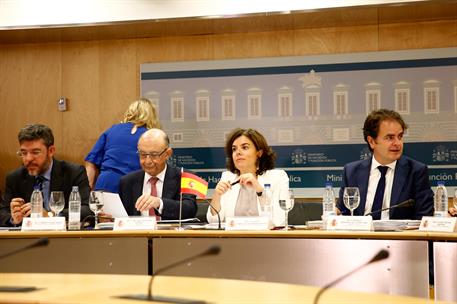 27/07/2017. Sáenz de Santamaría preside la reunión del Consejo de Política Fiscal y Financiera. El secretario de Estado de Presupuestos y Ga...