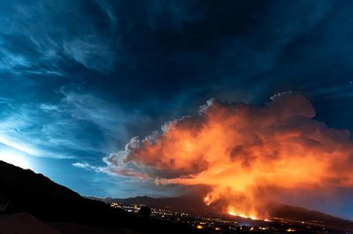 Erupcion volcan Foto premiada por 19 agencias del Mediterráneo