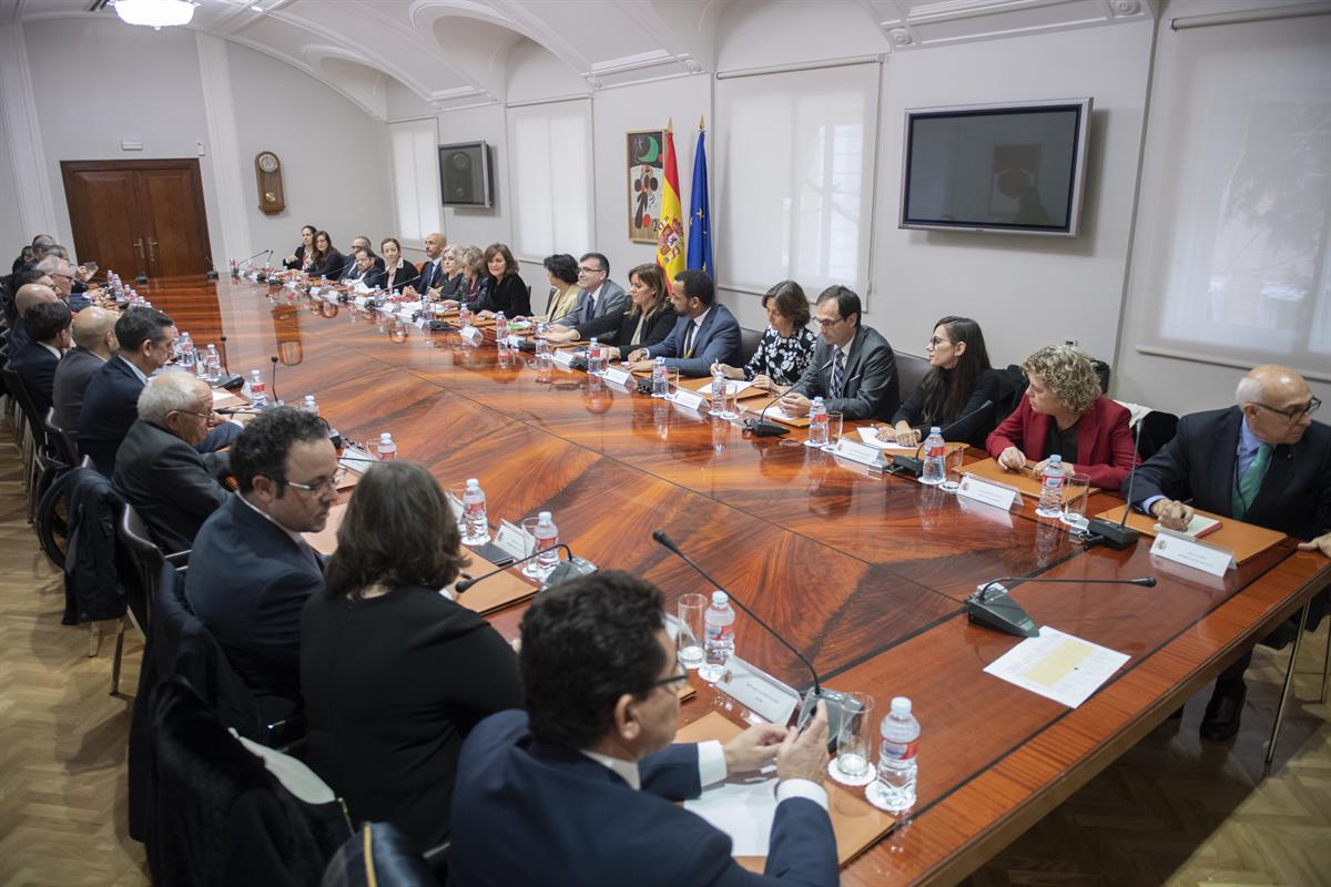 3/12/2018. Carmen Calvo recibe a los miembros del CERMI. La vicepresidenta del Gobierno y ministra de la Presidencia, Relaciones con las Cor...