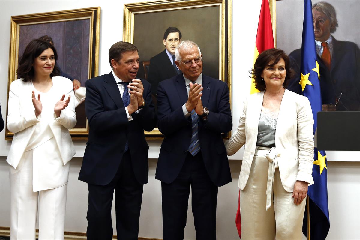 7/06/2018. Carmen Calvo recibe la cartera de manos de Soraya Sáenz de Santamaría. La vicepresidenta del Gobierno y ministra de la Presidenci...