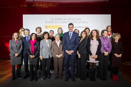 19/12/2018. Calvo en el acto "El Avance de las Mujeres. 40 años de Constitución". El presidente del Gobierno, Pedro Sánchez, la vicepresiden...
