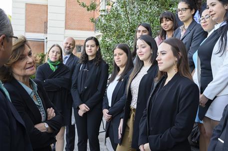 2/10/2019. Calvo recibe a los participantes del programa Jóvenes Líderes Iberoamericanos de la Fundación Carolina. La vicepresidenta del Gob...