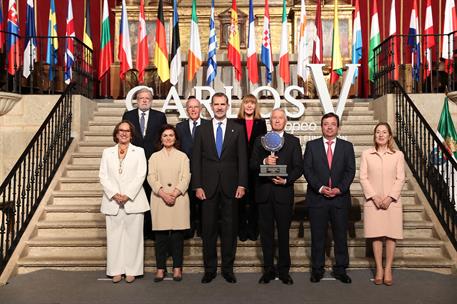 9/05/2019. Carmen Calvo asiste al acto de entrega del Premio Europeo Carlos V. Foto de familia tras la entrega del Premio Europeo Carlos al ...