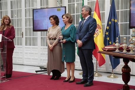 12/12/2019. Calvo asiste a la entrega de la XV edición de los Premios Plaza de España en Sevilla. La vicepresidenta del Gobierno, ministra d...