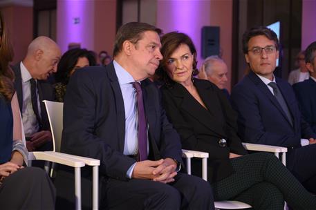 16/10/2019. Calvo en la entrega de los X Premios Innovación a las Mujeres Rurales 2019. La vicepresidenta y ministra de la Presidencia, Rela...