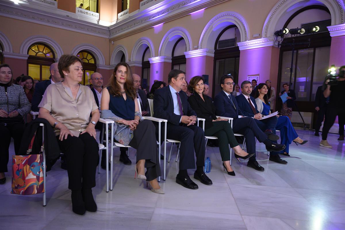 16/10/2019. Calvo en la entrega de los X Premios Innovación a las Mujeres Rurales 2019. La vicepresidenta y ministra de la Presidencia, Rela...