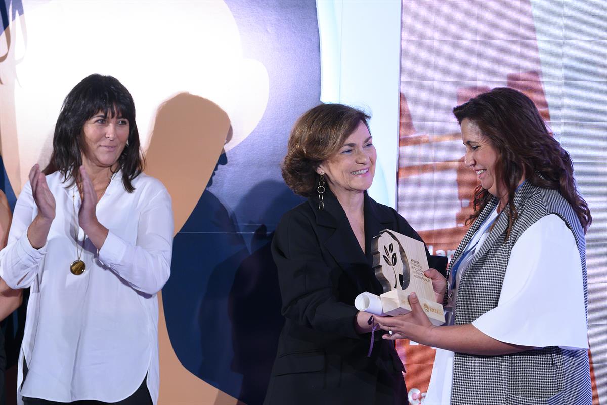 16/10/2019. Calvo en la entrega de los X Premios Innovación a las Mujeres Rurales 2019. La vicepresidenta y ministra de la Presidencia, Rela...