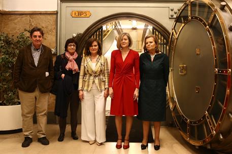 26/04/2019. Carmen Calvo, en la entrega de los Premios CEDRO. La vicepresidenta del Gobierno, Carmen Calvo, junto a la periodista de RNE Pep...