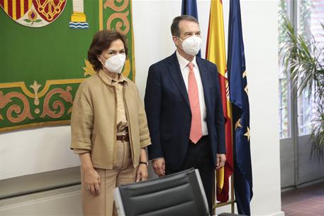 1/10/2020. Carmen Calvo se reúne con el presidente de la FEMP, Abel Caballero. La vicepresidenta primera y ministra de la Presidencia, Relac...