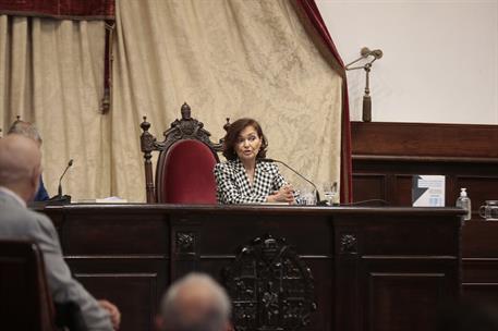 9/07/2020. Carmen Calvo presenta el Manual de Derecho Constitucional con perspectiva de género. La vicepresidenta primera y ministra de la P...