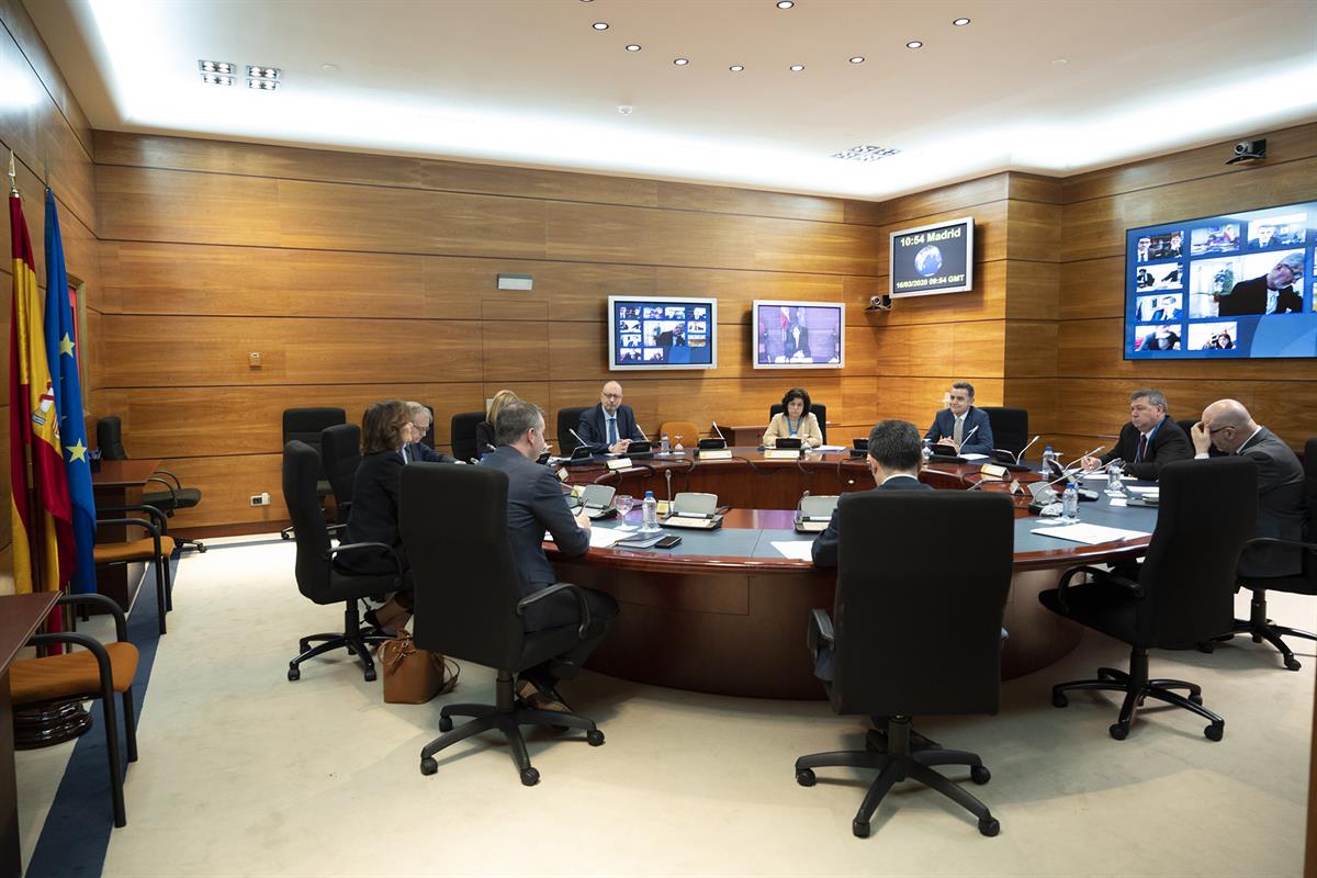 16/03/2020. Carmen Clavo durante la reunión del Comité de situación de Estado de alarma. La vicepresidenta del Gobierno, Relaciones con las ...