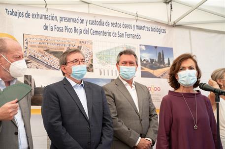 17/07/2020. Calvo visita los trabajos de exhumación de la fosa común de Pico Reja. La vicepresidenta del Gobierno, Relaciones con las Cortes...