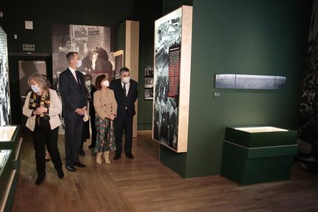 17/12/2020. Carmen Calvo acude a una exposición sobre Azaña. La vicepresidenta del Gobierno, Carmen Calvo, el ministro de Cultura y Deporte,...