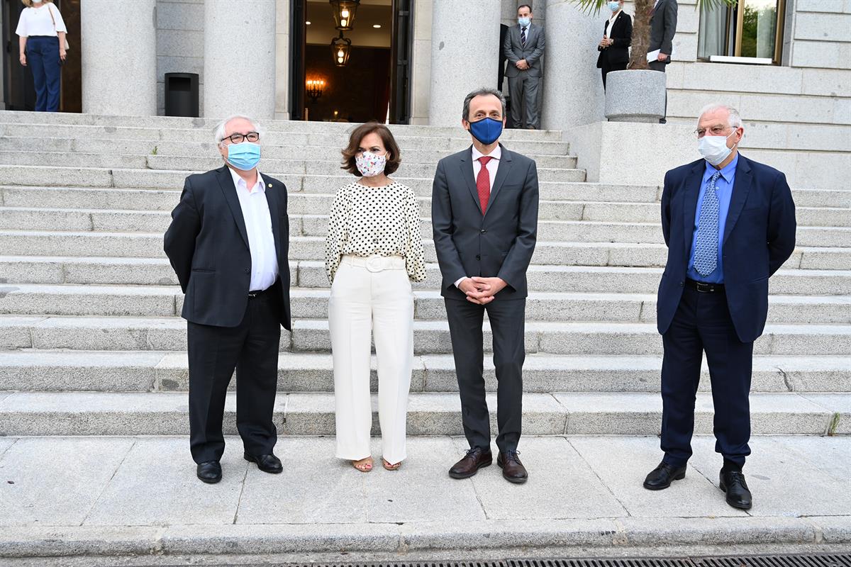 27/07/2020. Calvo asiste al acto de entrega de Medallas al Mérito en Investigación y Educación Universitaria. La vicepresidenta primera del ...