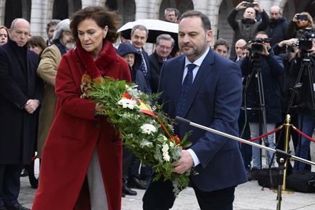 30/01/2020. Calvo asiste al homenaje a los deportados y fallecidos en Mauthausen. La vicepresidenta del Gobierno, ministra de la Presidencia...