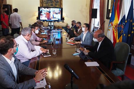 1/10/2021. Bolaños preside la reunión para la reconstrucción de La Palma. El ministro de la Presidencia, Relaciones con las Cortes y Memoria...