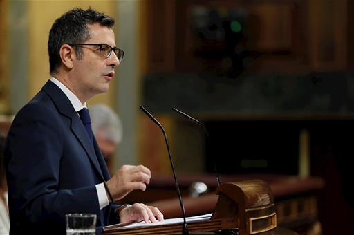 El ministro Félix Bolaños, en la tribuna del Congreso