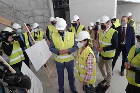 23/04/2021. Calvo visita las obras de la biblioteca pública del Estado "Grupo Cántico" en Córdoba. La vicepresidenta del Gobierno y ministra...