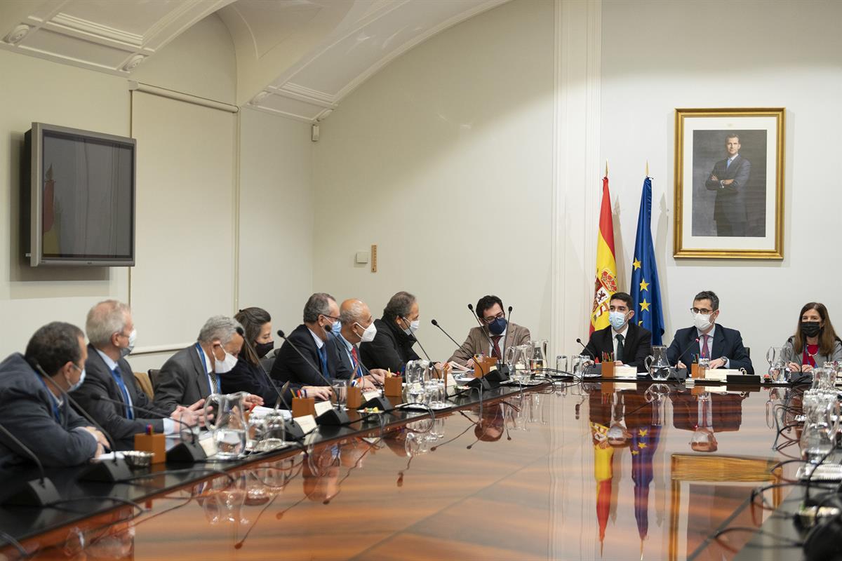 24/11/2021. Félix Bolaños preside la reunión del patronato de la Fundación Pluralismo y Convivencia. El ministro de la Presidencia, Relacion...