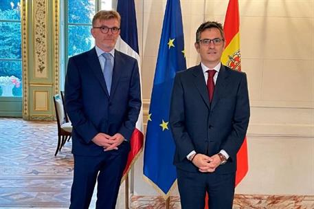 25/08/2021. Bolaños se reúne con el ministro francés para las Relaciones con el Parlamento, Marc Fesneau. El ministro de la Presidencia, Rel...
