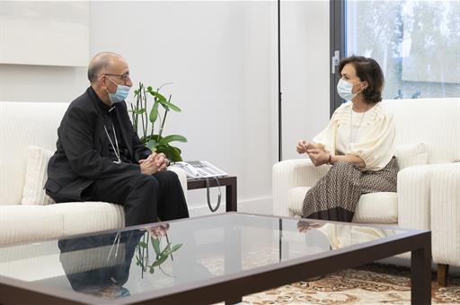 La vicepresidenta Carmen Calvo y el presidente de la Conferencia Episcopal, monseñor Juan José Omella.