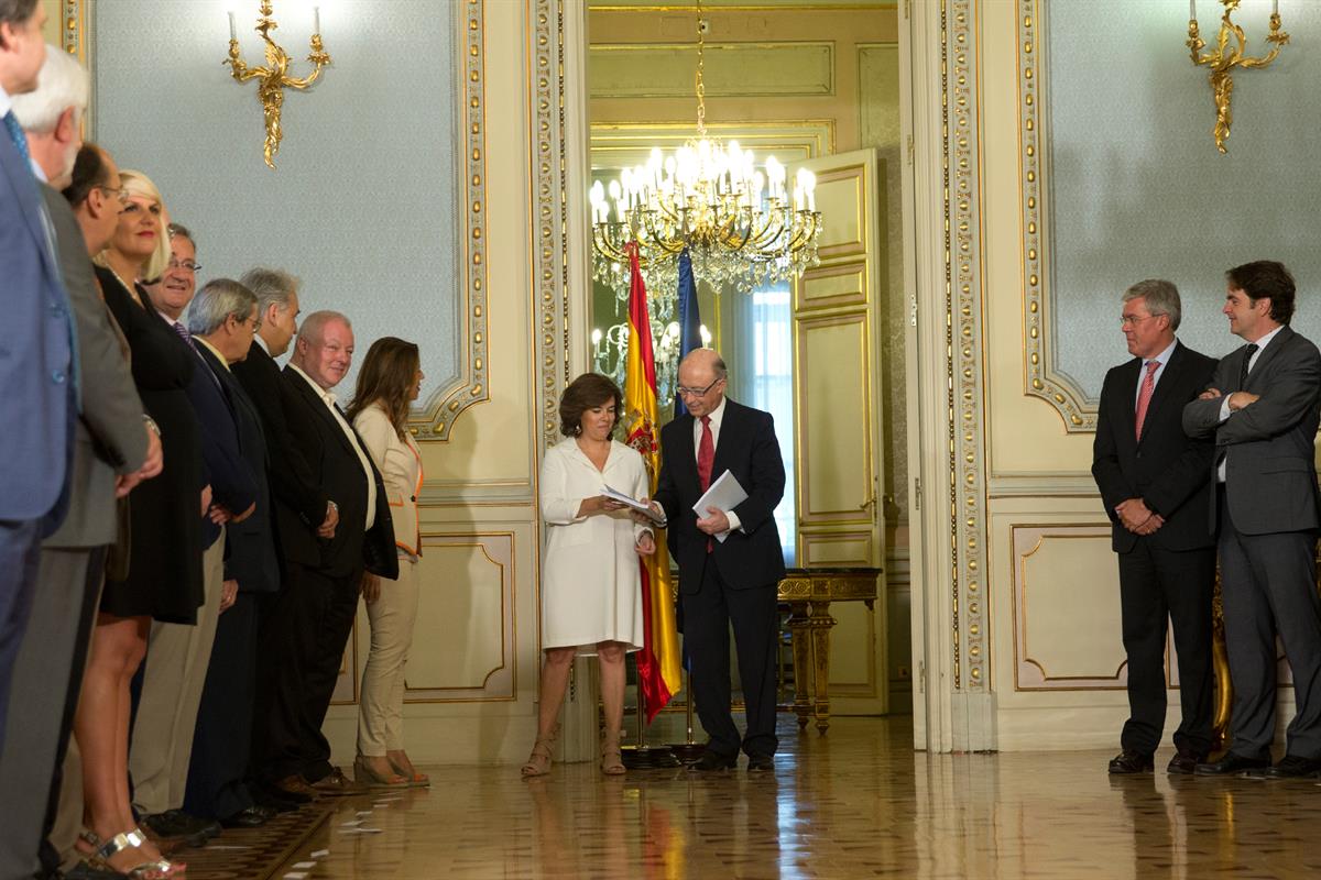 26/07/2017. La vicepresidenta recibe los informes sobre la financiación autonómica y local. La vicepresidenta y ministra de la Presidencia y...