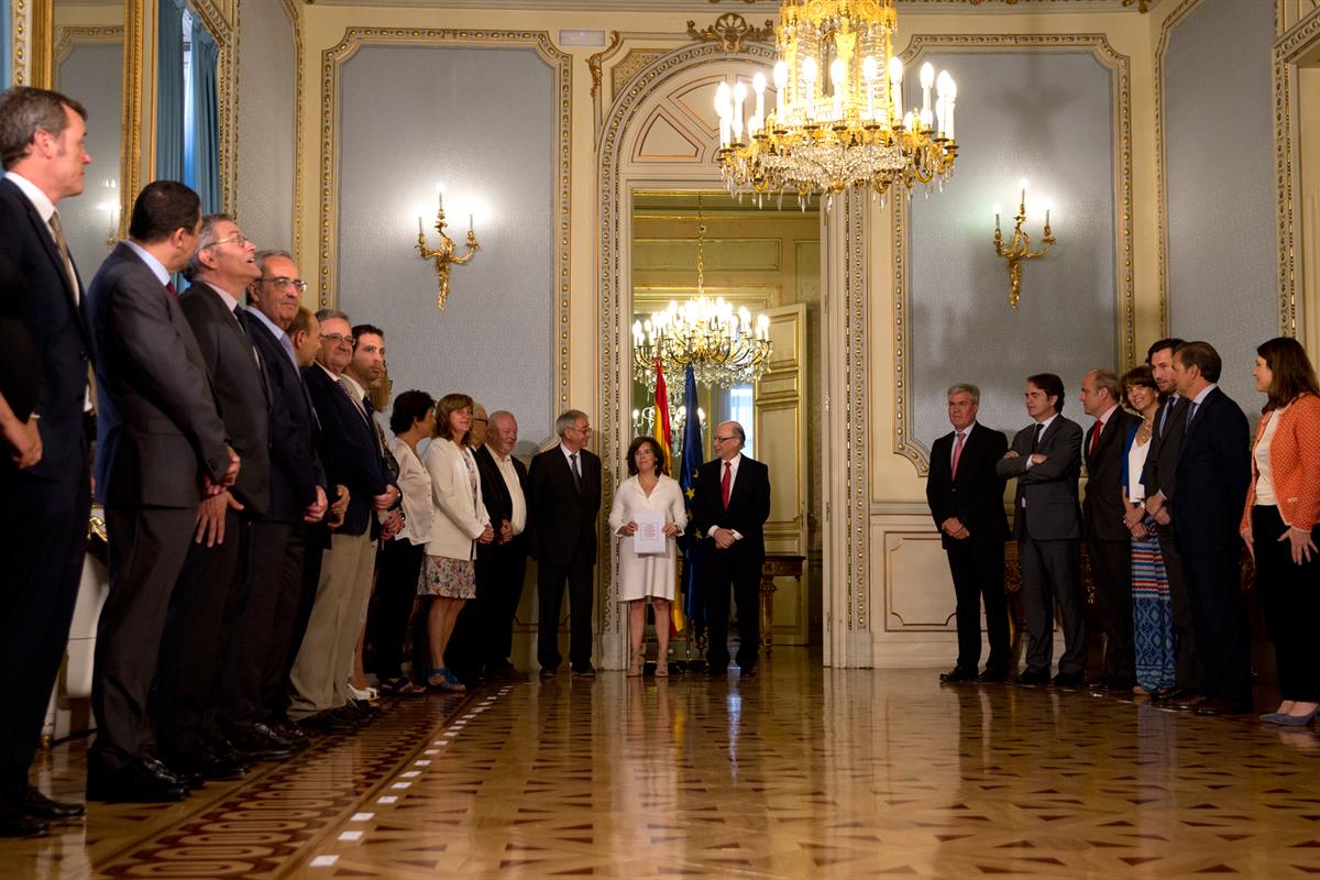 26/07/2017. La vicepresidenta recibe los informes sobre la financiación autonómica y local. La vicepresidenta y ministra de la Presidencia y...