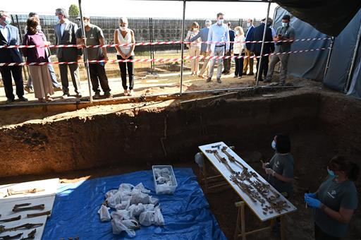 Trabajos de exhumación de personas enterradas en fosas
