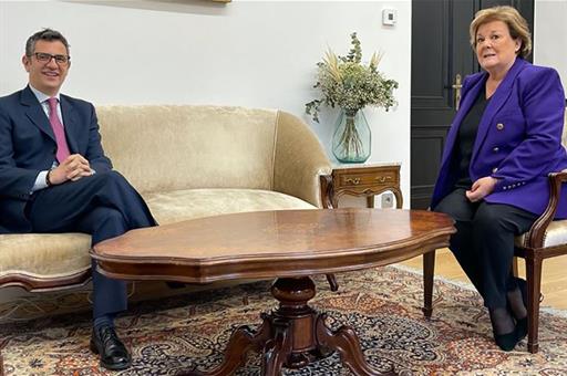 El ministro Félix Bolaños, durante su reunión con la presidenta del Tribunal de Cuentas, Enriqueta Chicano