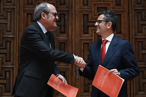 Ángel Gabilondo y Félix Bolaños se saludan