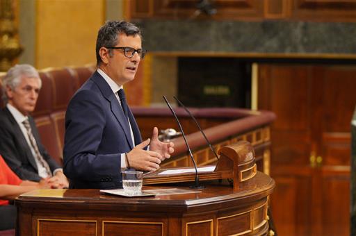 El ministro de la Presidencia, Relaciones con las Cortes y Memoria Democrática, Félix Bolaños, en la tribuna del Congreso