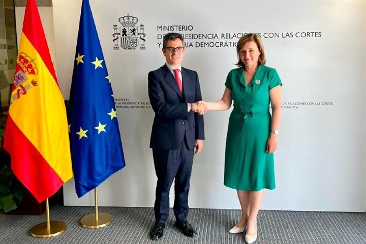 El ministro Félix Bolaños y la comisaria europea Věra Jourová