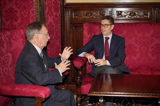 El ministro Félix Bolaños y el presidente de la ciudad autónoma de Ceuta, Juan Jesús Vivas