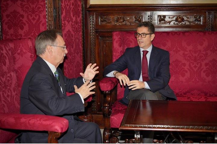 El ministro Félix Bolaños y el presidente de la ciudad autónoma de Ceuta, Juan Jesús Vivas