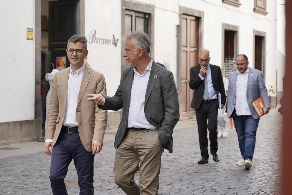 El ministro Félix Bolaños y el presidente de Canarias, Ángel Víctor Torres