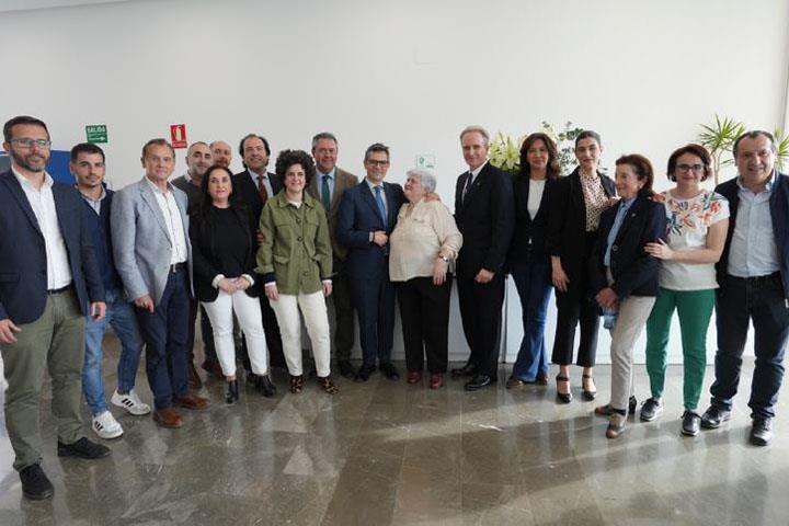 Foto de familia del acto