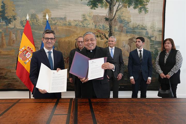 Acto de la firma del acuerdo entre el Ministerio de la Presidencia y la Conferencia Episcopal