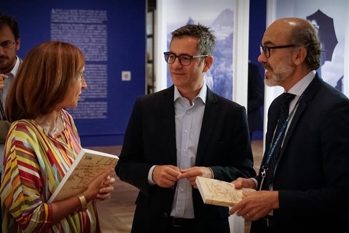 Félix Bolaños visita la exposición “El exilio intelectual español en Puerto Rico”, en la Biblioteca Nacional de España.